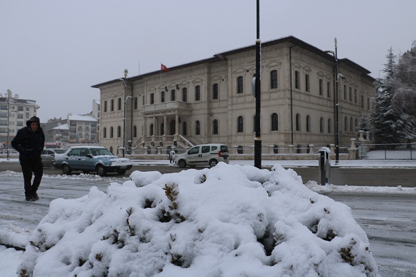 Foto - Aynı şehirde bir taraf kış bir taraf bahar