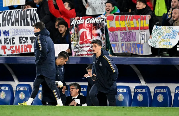 Ayrıntı gözlerden kaçmadı! Kulübedeki Arda’nın elindekine dikkat