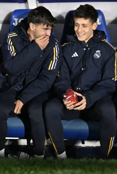 Foto - Ayrıntı gözlerden kaçmadı! Kulübedeki Arda’nın elindekine dikkat