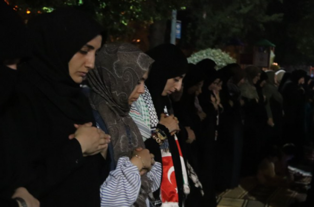 Foto - Ayşenur Eygi'nin kanı zalimleri boğacak! Saraçhane'de Gazze dayanışması sürüyor