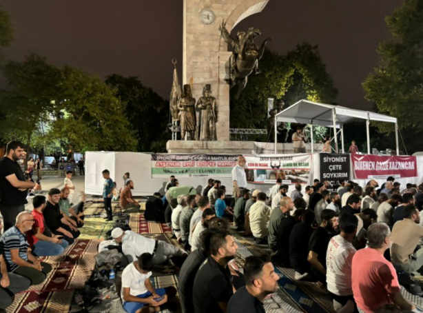 Foto - Ayşenur Eygi'nin kanı zalimleri boğacak! Saraçhane'de Gazze dayanışması sürüyor