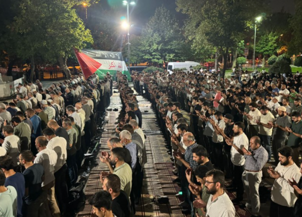 Foto - Ayşenur Eygi'nin kanı zalimleri boğacak! Saraçhane'de Gazze dayanışması sürüyor