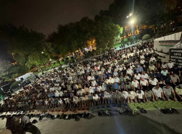 Foto - Ayşenur Eygi'nin kanı zalimleri boğacak! Saraçhane'de Gazze dayanışması sürüyor