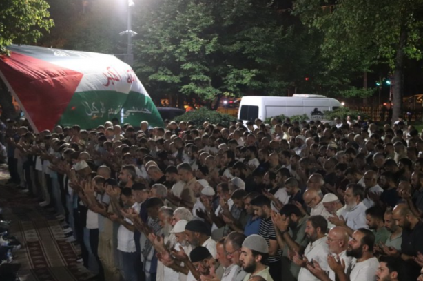 Foto - Ayşenur Eygi'nin kanı zalimleri boğacak! Saraçhane'de Gazze dayanışması sürüyor