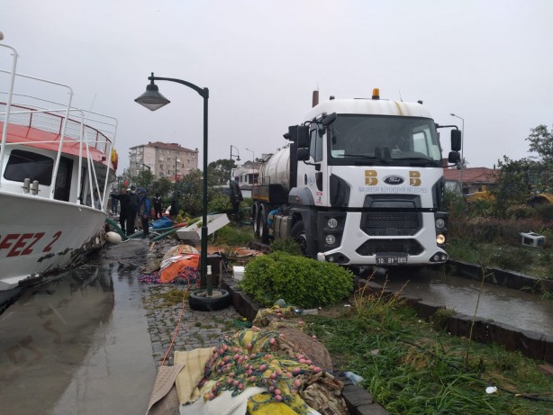 Foto - Ayvalık'ta tekneler battı