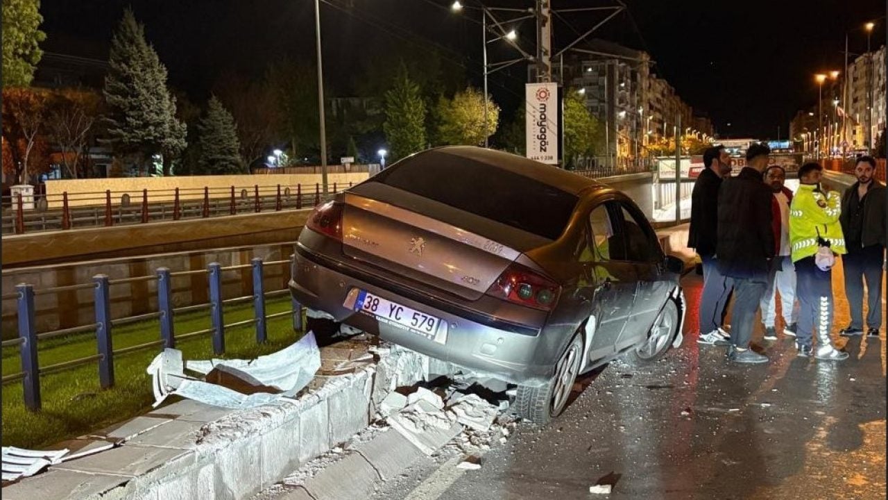 Foto - Ayyaş sürücü ‘Teşkilat mısınız’ diye sordu! Polisten anlamlı cevap geldi 