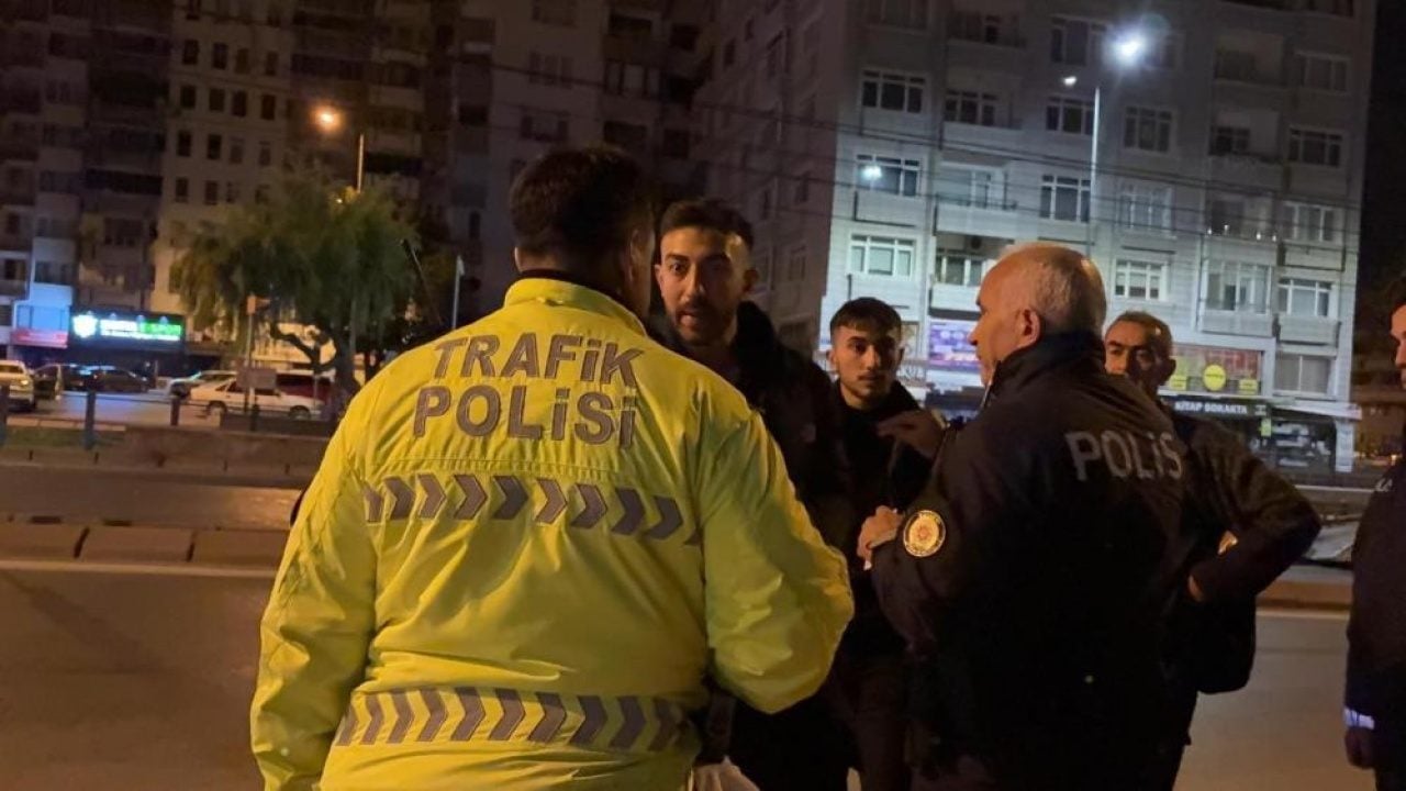 Foto - Ayyaş sürücü ‘Teşkilat mısınız’ diye sordu! Polisten anlamlı cevap geldi 