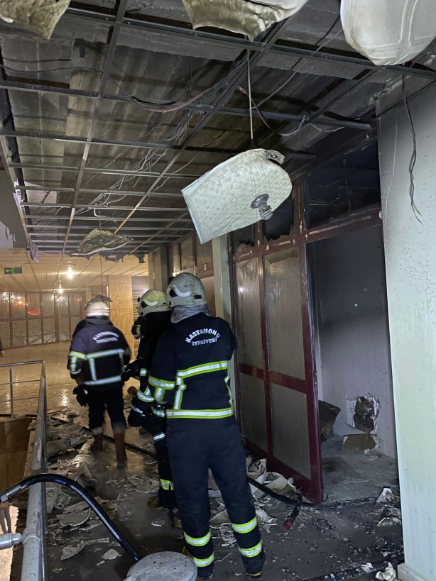 Foto - Ayyaş terörü! Otobüse alınmadı dehşet saçtı