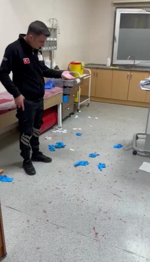 Ayyaşlar hastaneye alınmasın! Acil serviste rezil görüntüler