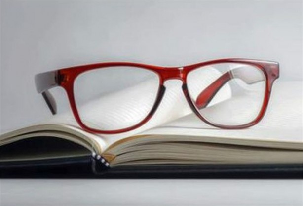 Foto - Az ışıkta okumak göze zarar veriyor mu?