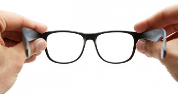 Az ışıkta okumak göze zarar veriyor mu?