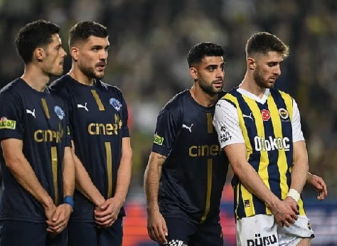 Az önce bildirdiler ve… Fenerbahçe’yi yıkan haber geldi! Herkesi ters köşe yapacaklar…