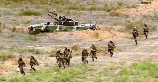 Foto - Azerbaycan açıkladı! 200 tank ve 30 hava savunma sistemi...