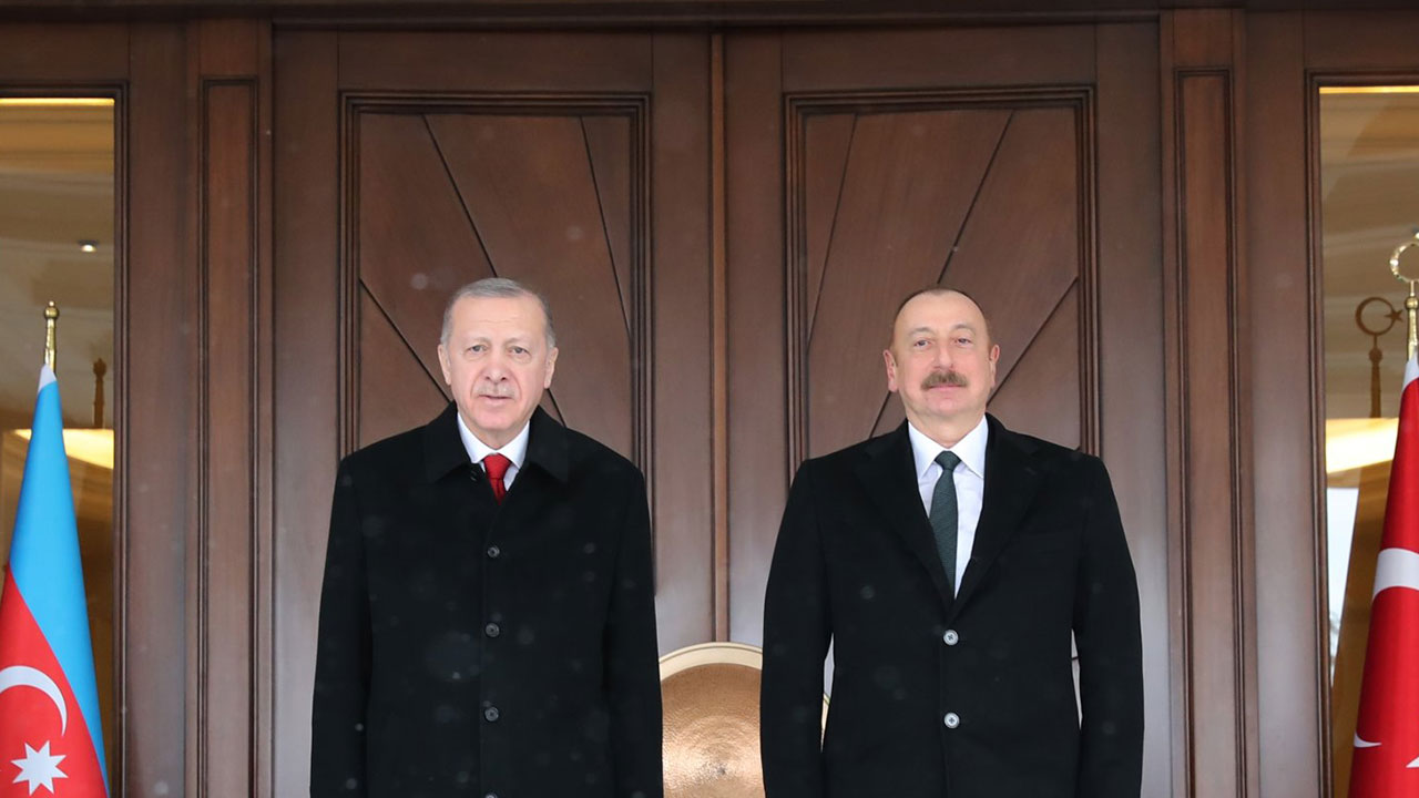 Azerbaycan büyük bir yanlışa imza atacaktı! Böyle duyurdular: Türkiye hava sahasını kapattı sebep bu