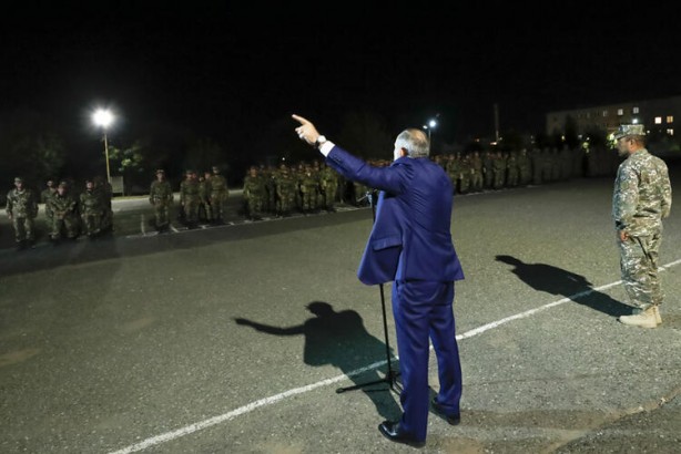 Foto - Azerbaycan-Ermenistan cephe hattında bulundu! İçinden çıkanlar şoke etti