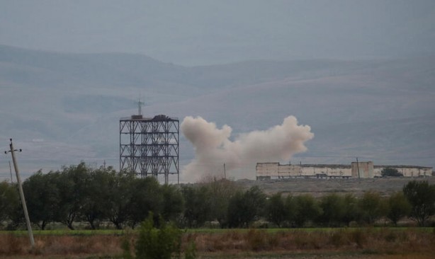 Foto - Azerbaycan-Ermenistan cephe hattında yer yerinden oynadı! Görüntüler servis edildi