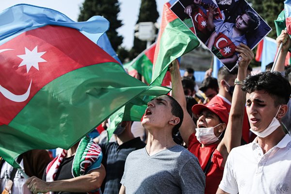 Foto - Azerbaycan için bayrağını alan koştu!
