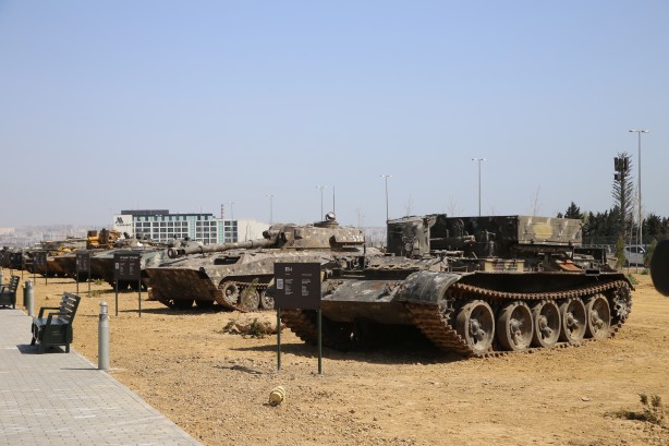 Foto - Azerbaycan Karabağ'da ele geçirdiği Ermenistan silahlarını müzede sergiliyor