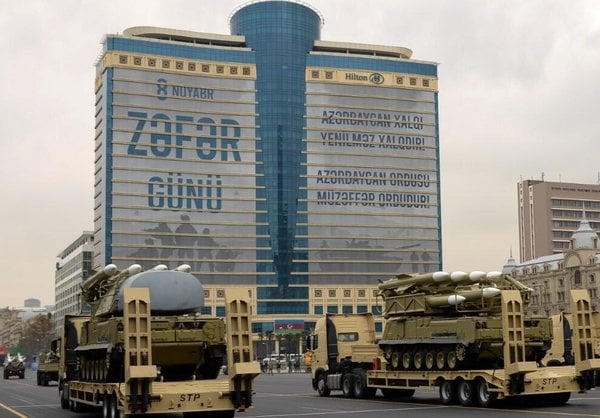 Foto - Azerbaycan Zafer Günü’nü kutlarken Ermenistan’da ortalık fena karıştı