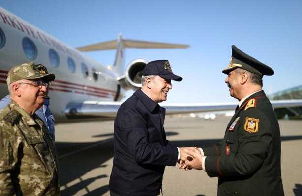 Foto - Azerbaycan'da Bakan Akar'a mehter sürprizi