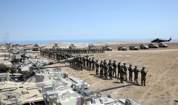Azerbaycan'da Ermenistan'ı titretecek görüntüler