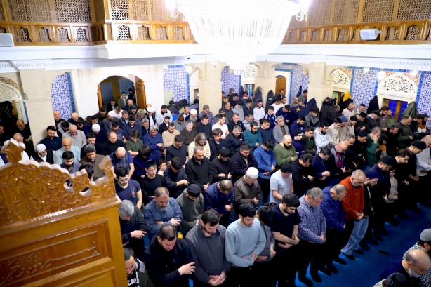 Foto - Azerbaycan'da ilk teravih namazı kılındı