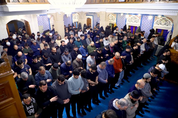 Foto - Azerbaycan'da ilk teravih namazı kılındı