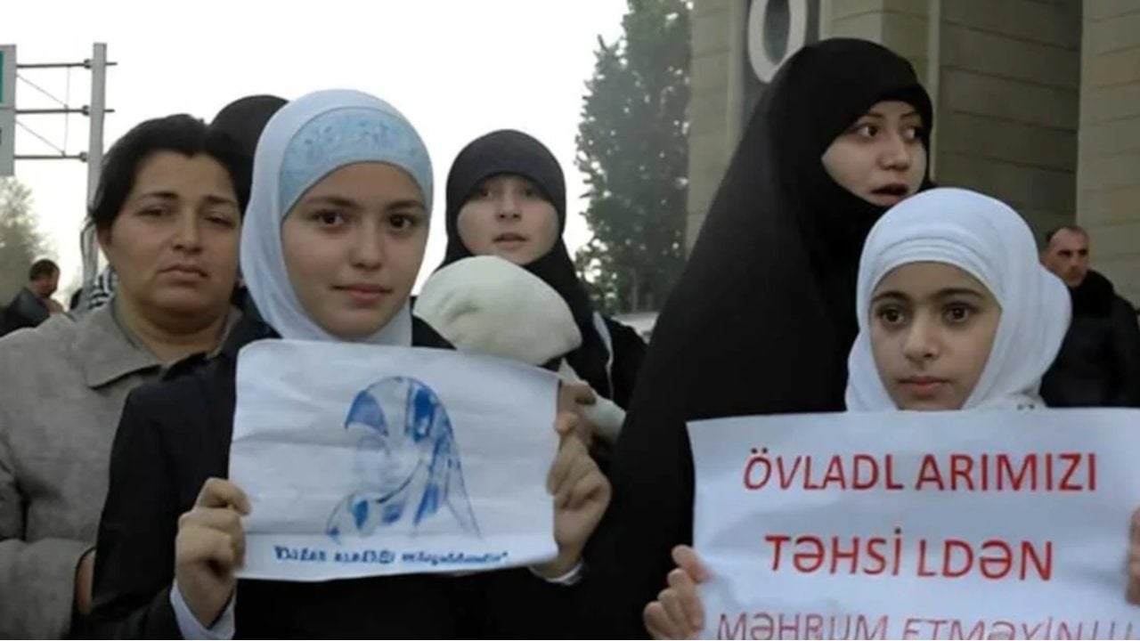 Foto - Azerbaycan'daki başörtüsü yasağı skandalı büyüyor! AK Parti’ye ve Oktay Saral’a şoke eden çıkış