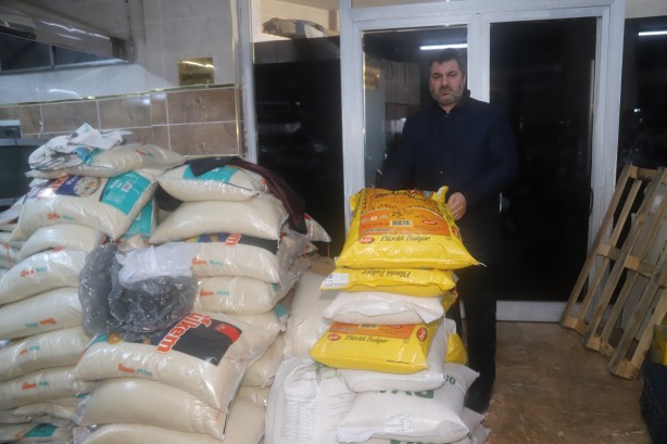 Foto - Azerbaycan’dan gelen 4 yardım tırı Adıyaman’a ulaştı
