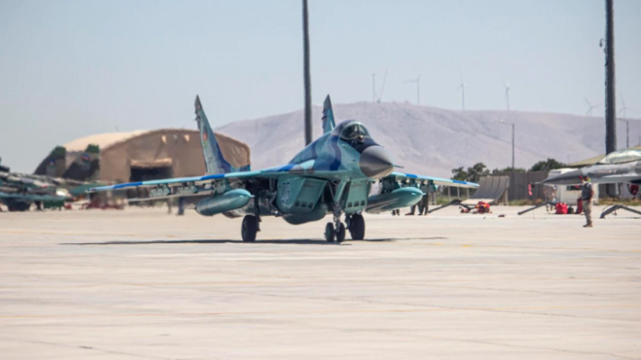 Foto - Azerbaycan'dan ortalığı karıştıracak adım: Savaş uçaklarının kullanımını o ülkeye verdiler