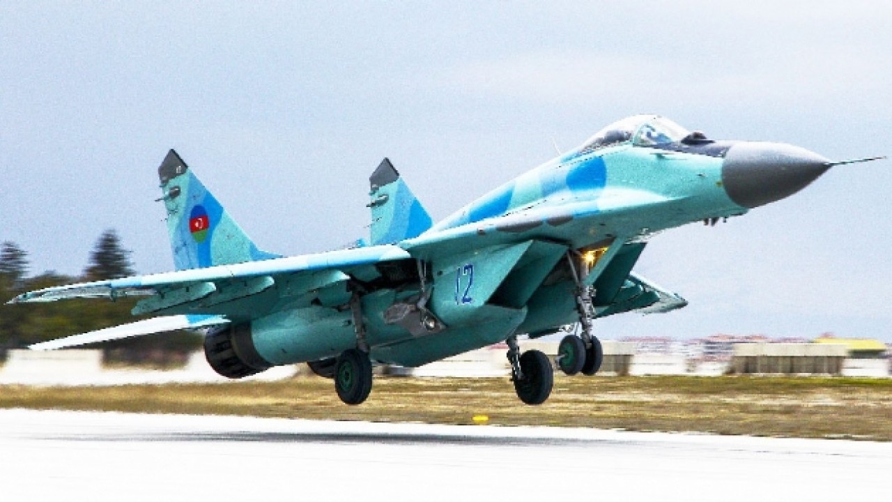 Foto - Azerbaycan'dan ortalığı karıştıracak adım: Savaş uçaklarının kullanımını o ülkeye verdiler