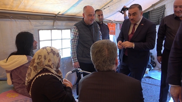 Azerbaycan'dan takdir toplayan hareket: Deprem bölgesi için harekete geçtiler