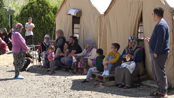 Foto - Azerbaycan'dan takdir toplayan hareket: Deprem bölgesi için harekete geçtiler
