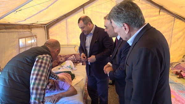 Foto - Azerbaycan'dan takdir toplayan hareket: Deprem bölgesi için harekete geçtiler