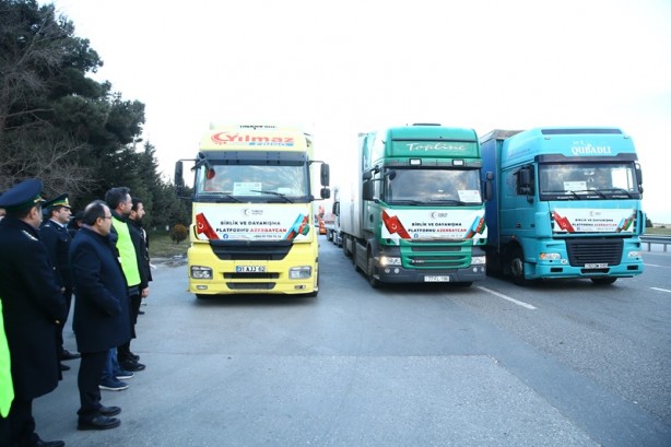 Foto - Azerbaycan'dan Türkiye'ye 20 tır insani yardım