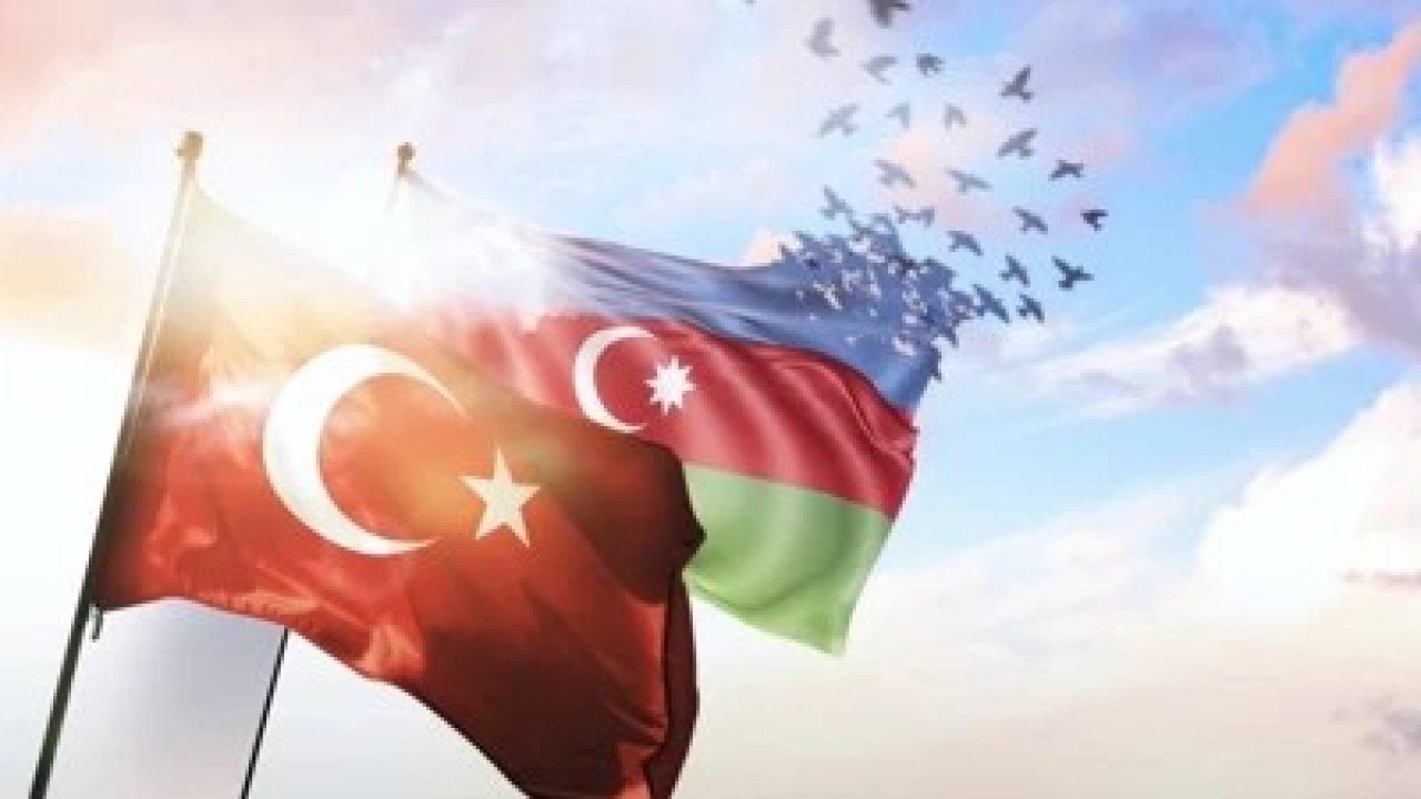 Foto - Azeri isimden 'yok artık' dedirten sözler: Türkiye bizim sayemizde tecrübe edindi