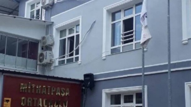 Foto - Azgın azınlık talimat verdi, MEB ve kaymakamlık görevden aldı! Skandal karara vatandaşlardan sert tepki: Derhal görevine iade edin!
