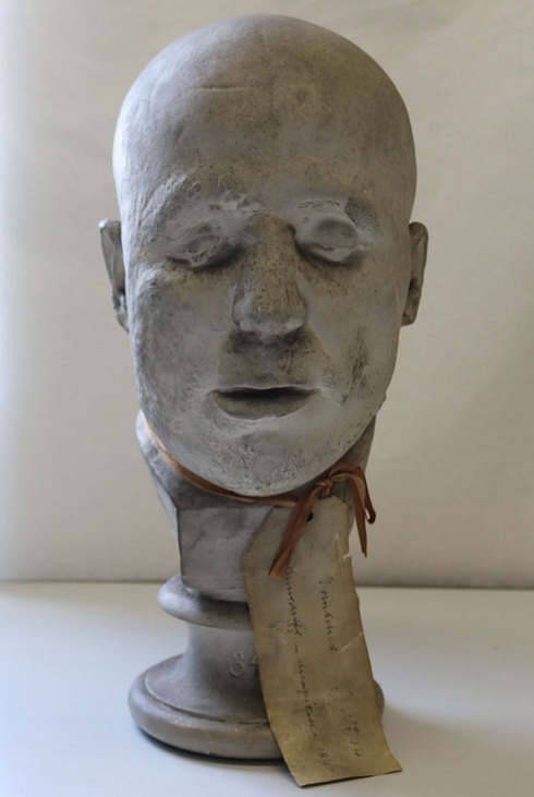 İdam edilmişlerdi... Depodan çıktılar