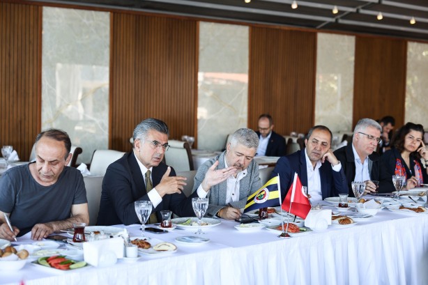 Foto - Aziz Yıldırım kendini tutamadı! Ali Koç'a olay sözler: Utansınlar, İsmail Kartal varken yaptılar