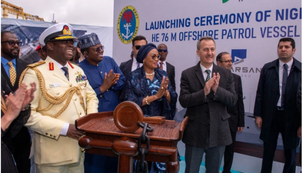 Foto - Aziz Yıldırım'ın savaş gemisi suya indi! O ülke heyecandan yerinde duramıyor