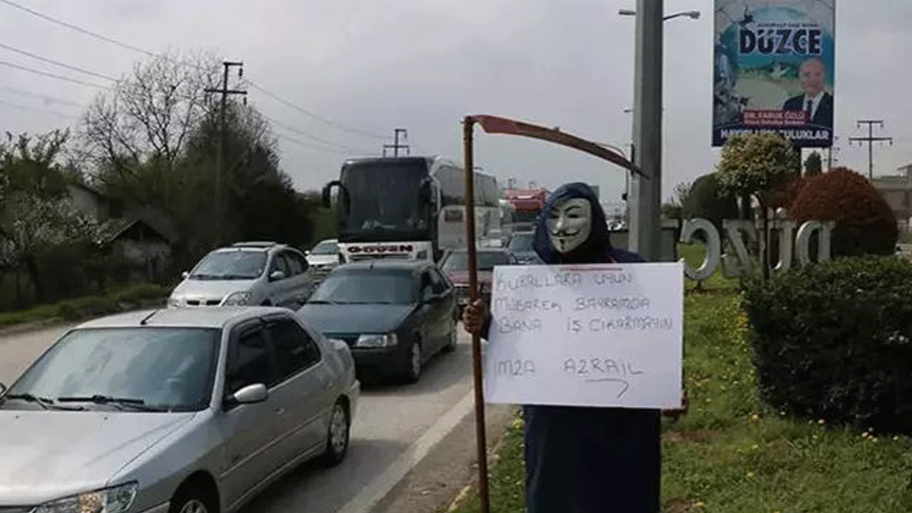 ‘Azrail’den trafikte sürücülere uyarı: Bayramda bana iş çıkarmayın!