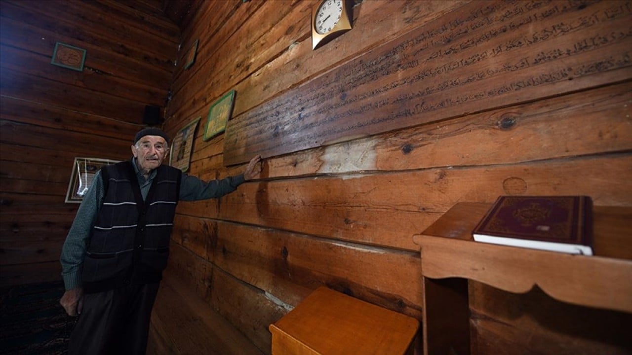 Baba başladı, oğlu tamamladı! 126 yıllık çivisiz camii yıllara meydan okuyor