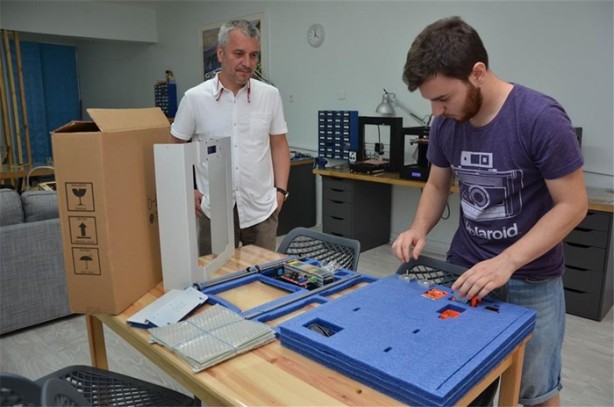 Foto - Baba-oğul 3 boyutlu yazıcı üretiyor!