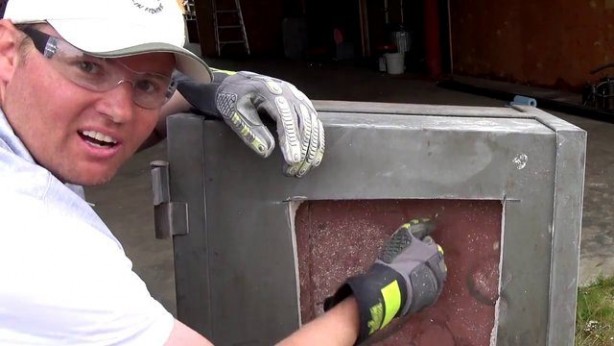 Foto - Baba oğul 30 senelik kasanın içini açtılar! İşte içinden çıkanlar...