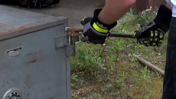 Foto - Baba oğul 30 senelik kasanın içini açtılar! İşte içinden çıkanlar...