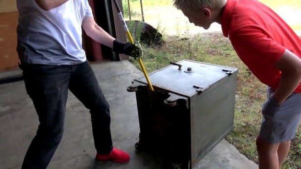 Foto - Baba oğul 30 senelik kasanın içini açtılar! İşte içinden çıkanlar...