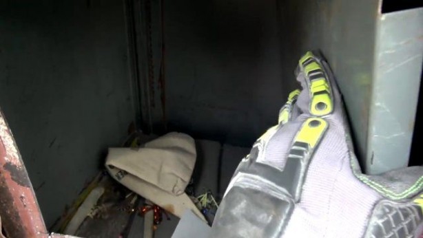 Foto - Baba oğul 30 senelik kasanın içini açtılar! İşte içinden çıkanlar...