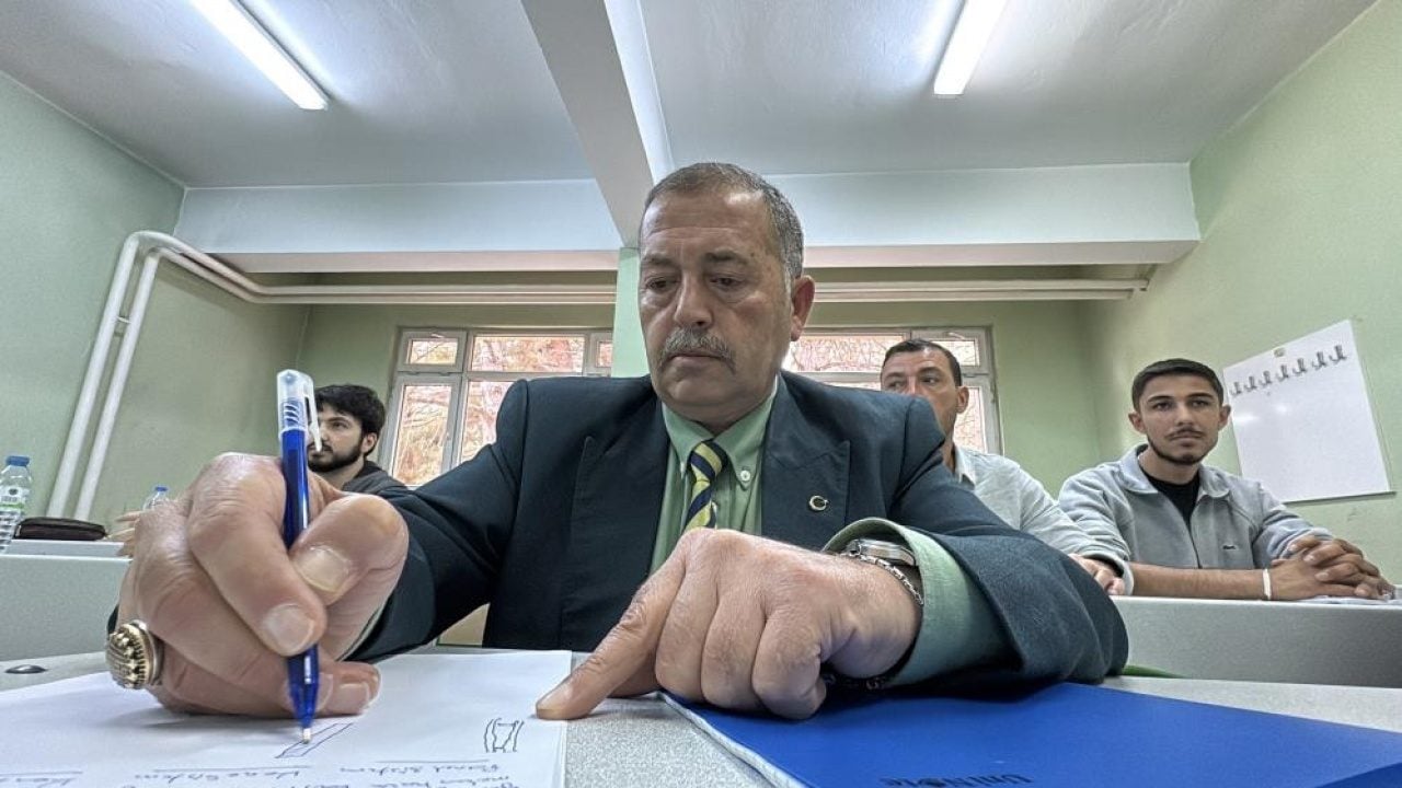 Foto - Baba-oğul aynı kampüste! 57 yaşında üniversite hayalini gerçekleştirdi