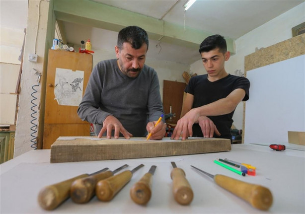 Foto - Baba-oğul Cumhurbaşkanlığı Külliyesi ve Beyaz Saray'a mobilya yaptılar
