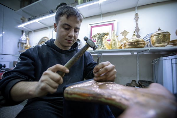 Foto - Baba-oğul kalemkarlık zanaatını yaşatmaya çalışıyor